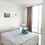 Blu Apartment, Wifi Free Pool View 別荘 *