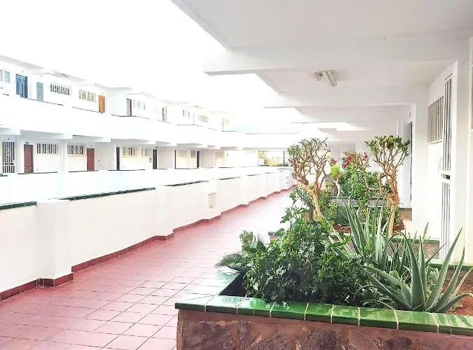 Blu Apartment, Wifi Free Pool View Vakantiehuis *