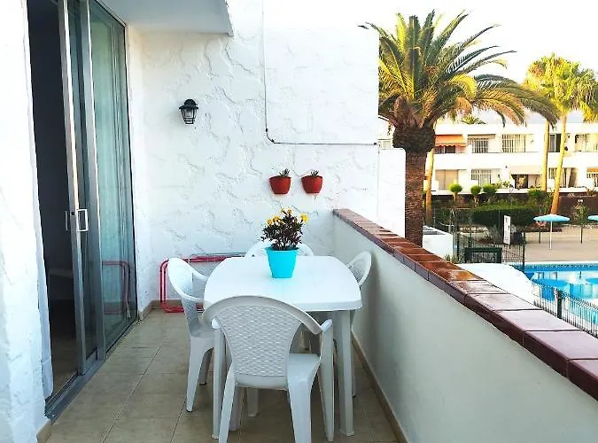 Vakantiehuis Blu Apartment, Wifi Free Pool View