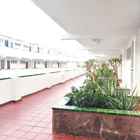 Blu Apartment, Wifi Free Pool View Holiday home *