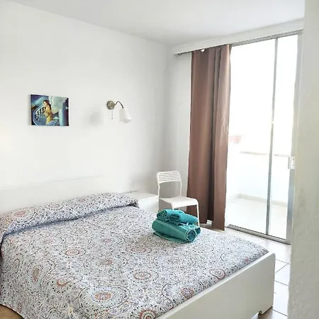 Blu Apartment, Wifi Free Pool View Holiday home *
