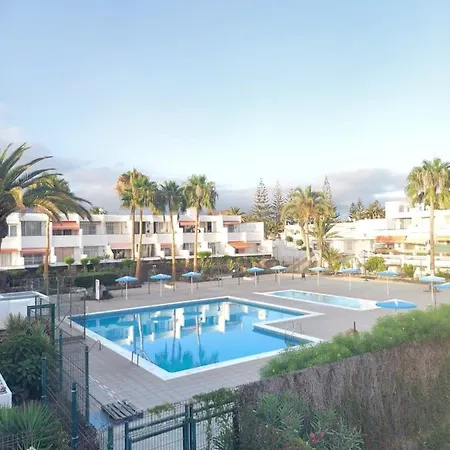 Blu Apartment, Wifi Free Pool View Holiday home *